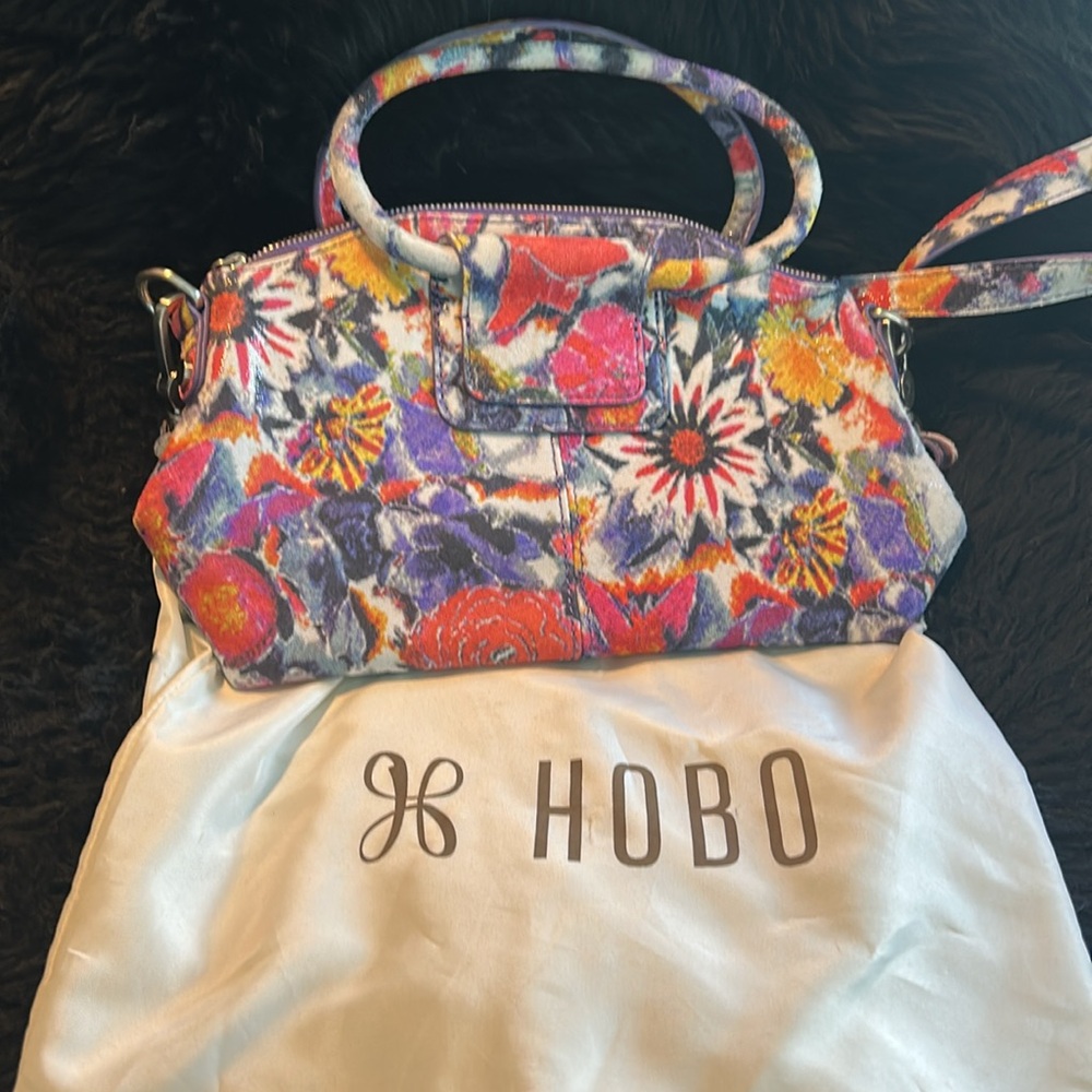 Hobo across body convertible purse - Picture 4 of 7